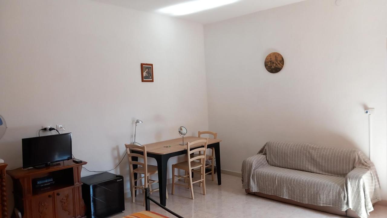 B&B Il Cortile Del Sole オルメード エクステリア 写真